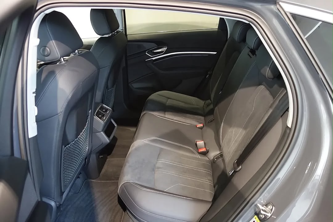 Audi Audi Q8 Sportback 55 e-tron quattro Business — photo 12