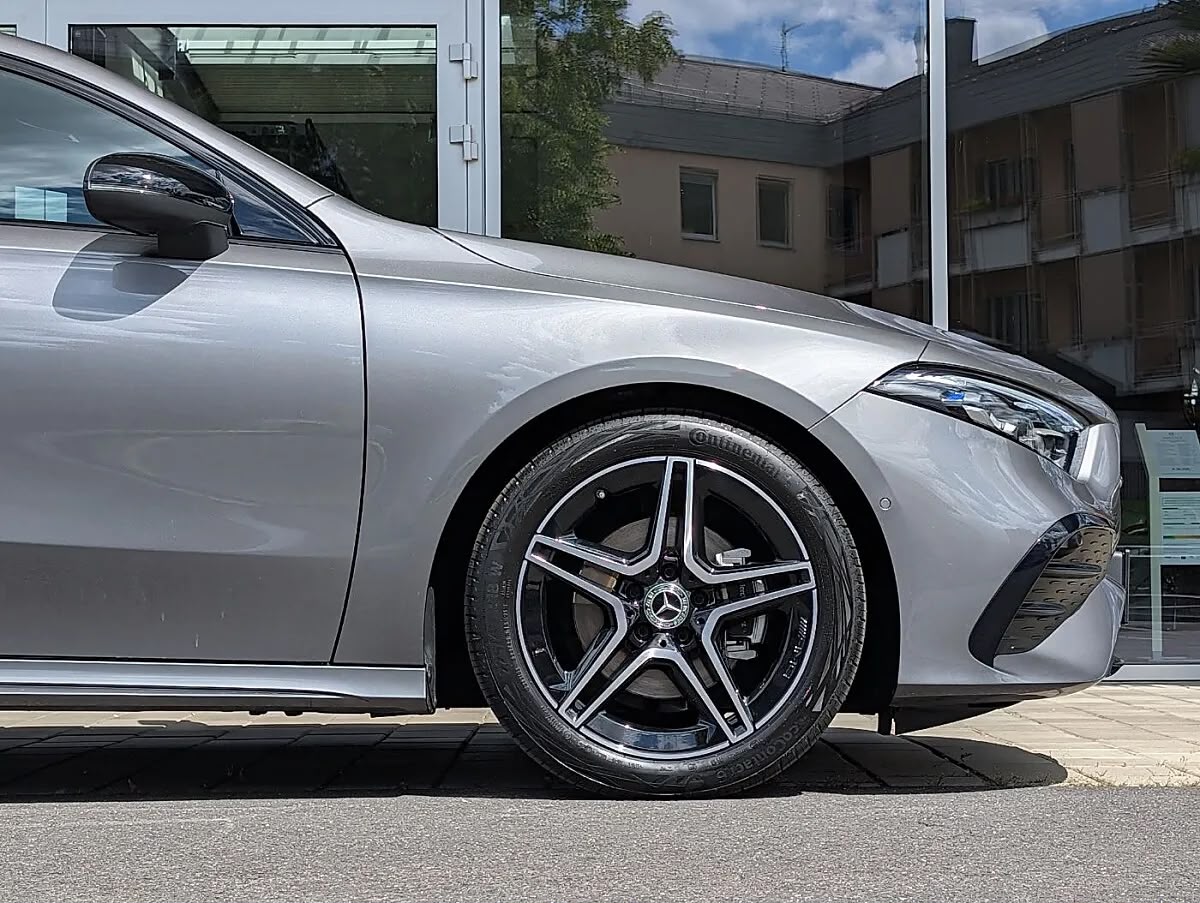 Mercedes-Benz MERCEDES-BENZ CLASSE A 180 D ÖSTERR-EDITION AMG LINE — photo 17