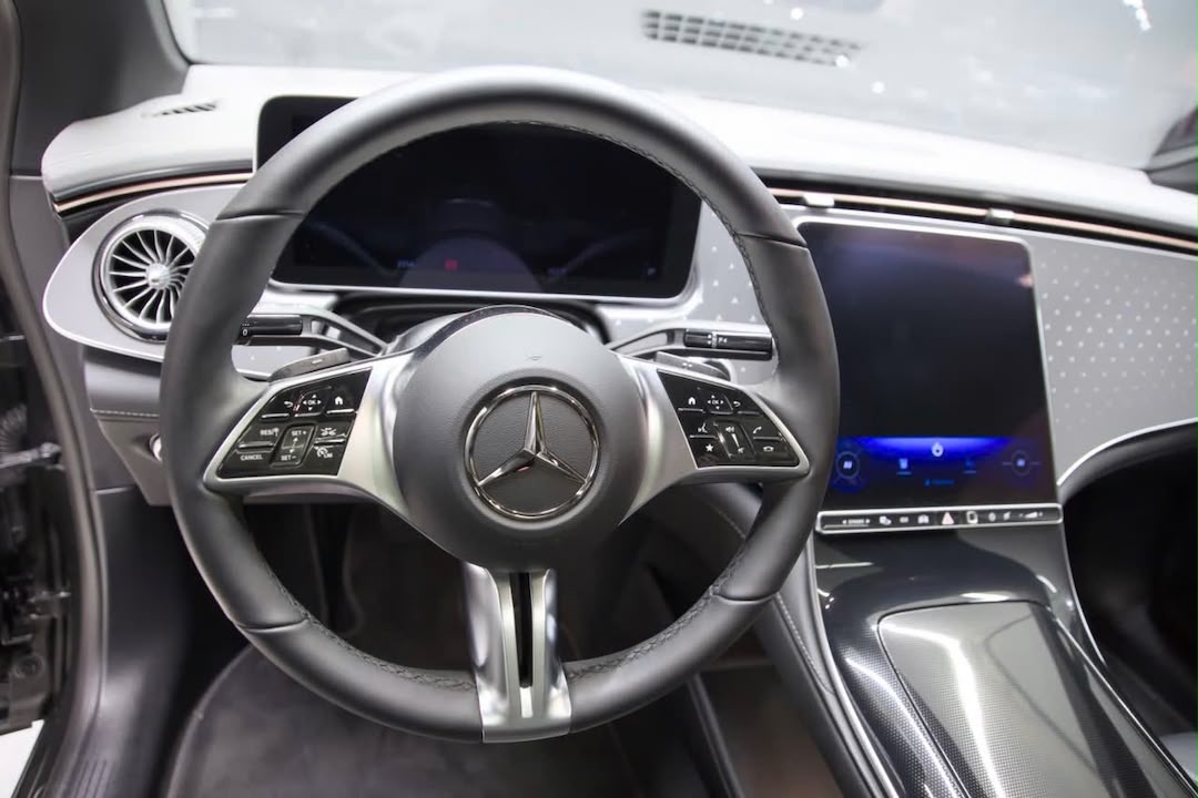 Mercedes-Benz Mercedes-Benz EQE300 Panorama — photo 13