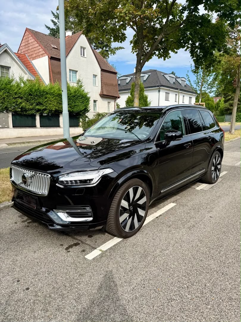 VOLVO Volvo XC90 T8 AWD Ultimate Bright B&W Luftfahrwerk — photo 2