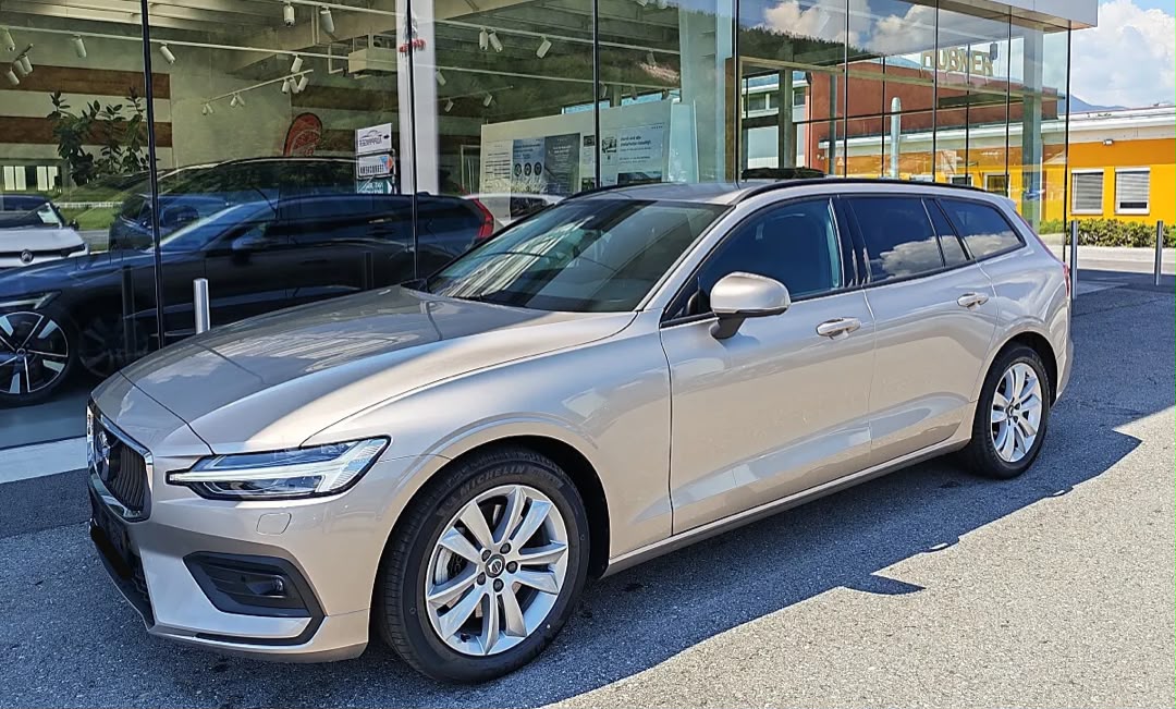 VOLVO Volvo V60 B4 (P) Core Geartronic Kombi / Family Van — photo 2