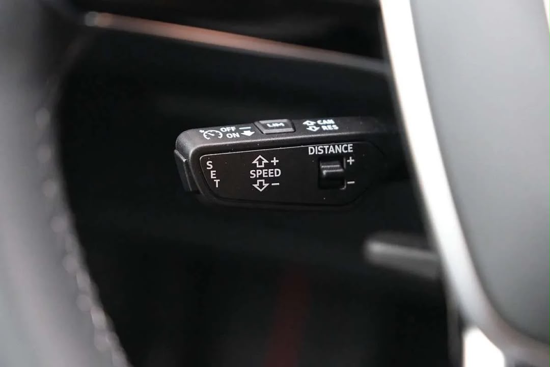 Audi Audi Q8 Sportback 55 e-tron quattro Business — photo 6