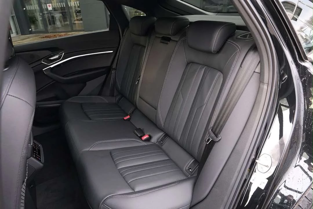 Audi Audi Q8 Sportback 55 e-tron quattro Business — photo 20