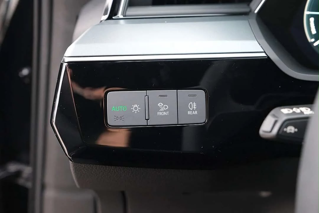 Audi Audi Q8 Sportback 55 e-tron quattro Business — photo 18