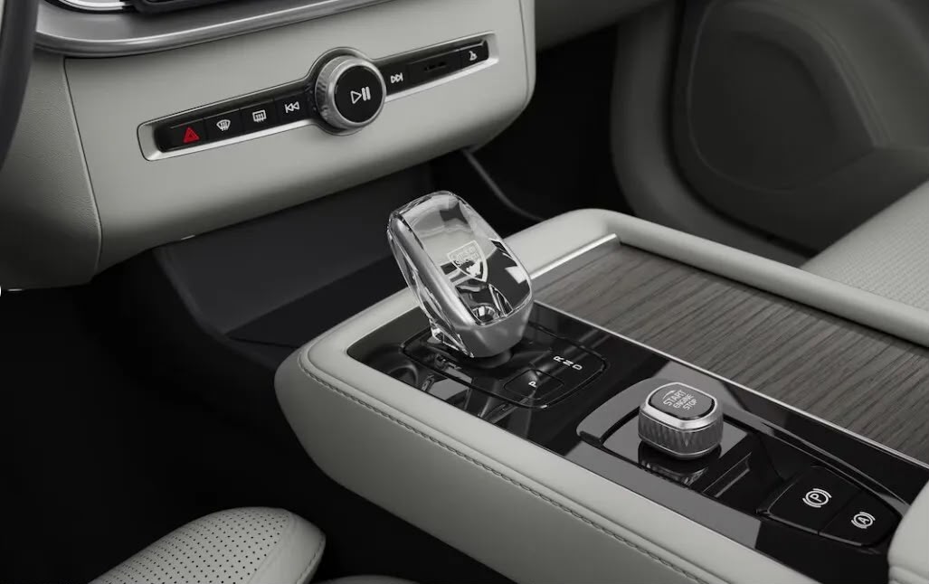 VOLVO Volvo XC90 T8 AWD PHEV ULTRA BRIGHT Lageraktion — photo 17