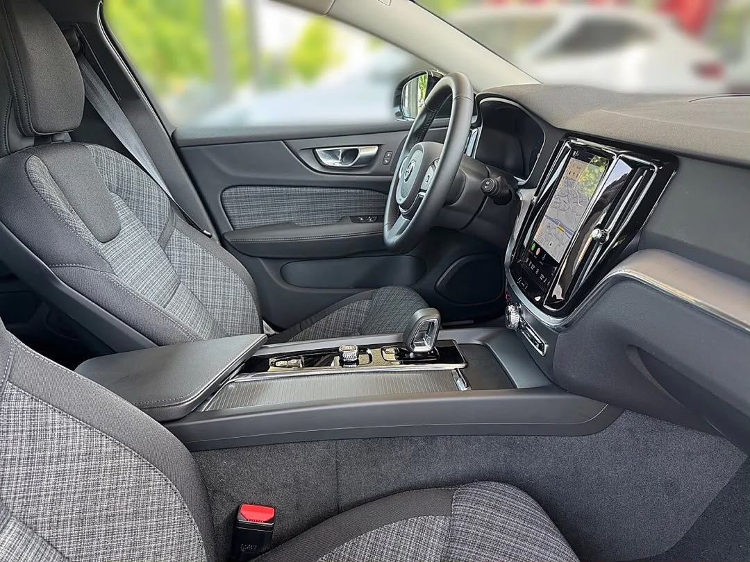 VOLVO Volvo V60 B4 Core Geartronic — photo 6