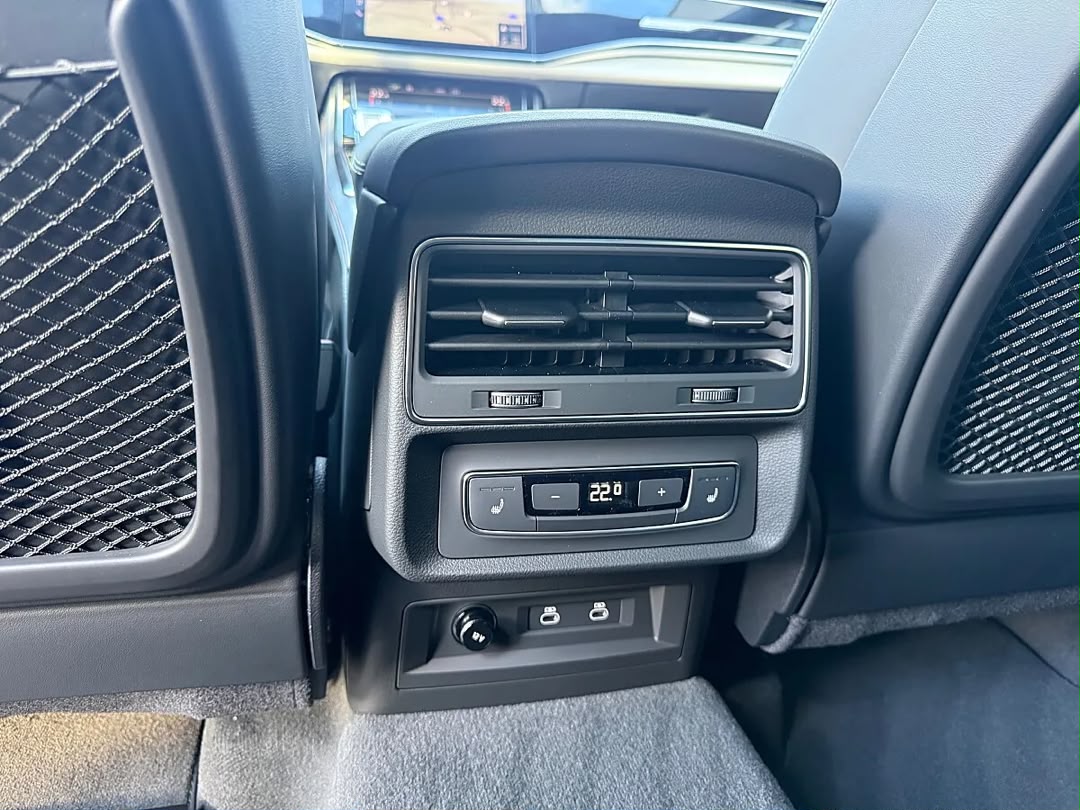 Audi Audi Q8 55 TFSI e PHEV quattro — photo 13