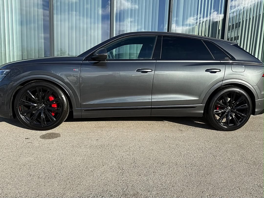 Audi Audi Q8 55 TFSI e PHEV quattro — photo 4
