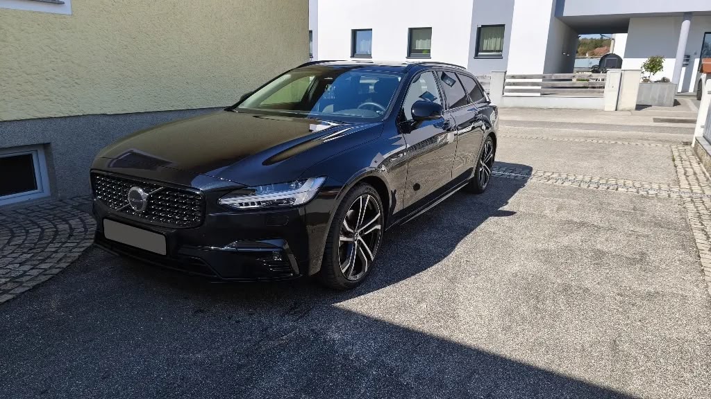 VOLVO Volvo V90 B4 Ultimate Dark R-Design — photo 3